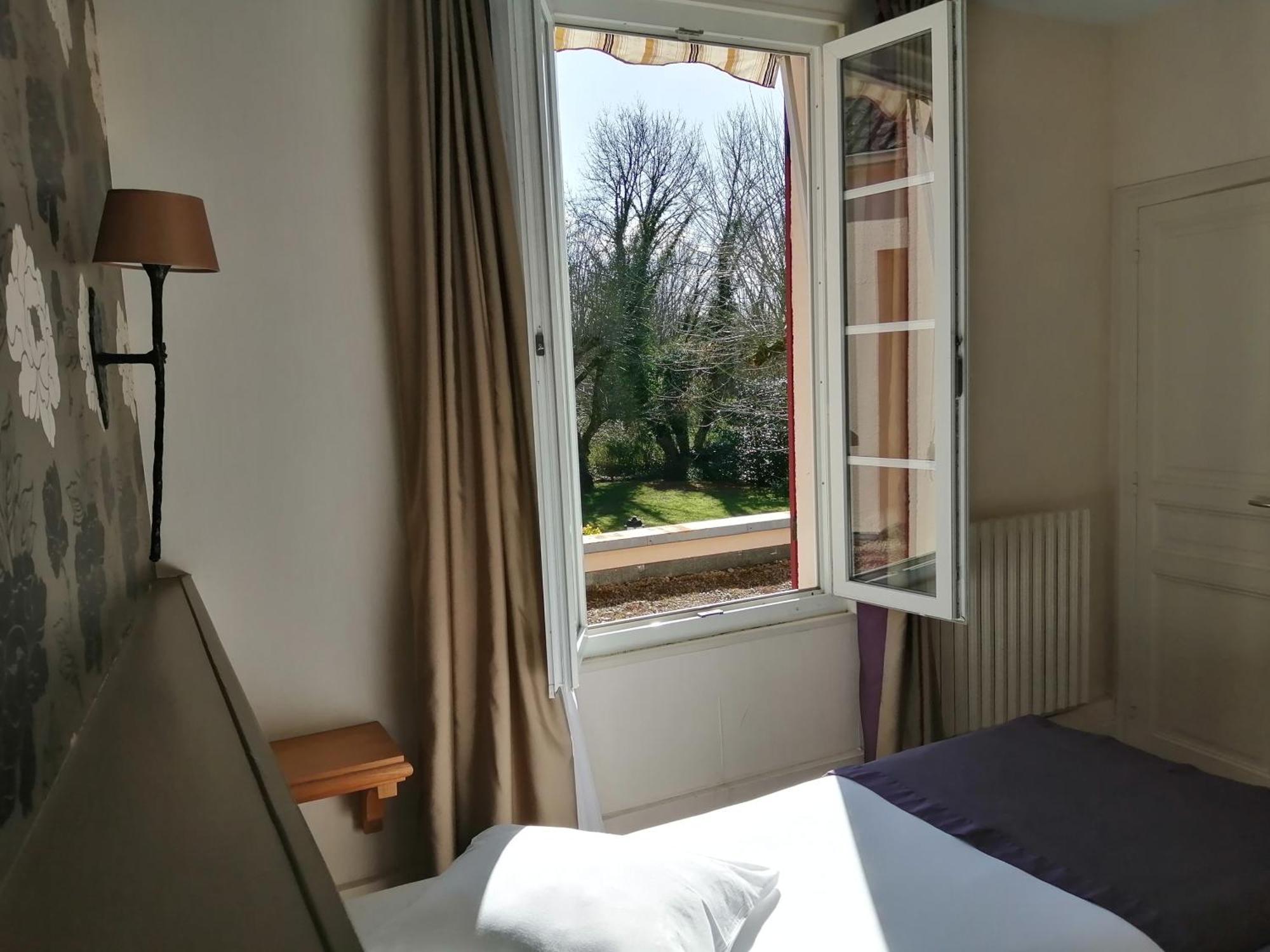 Hotel Les Fleurs Pontaubert Екстер'єр фото