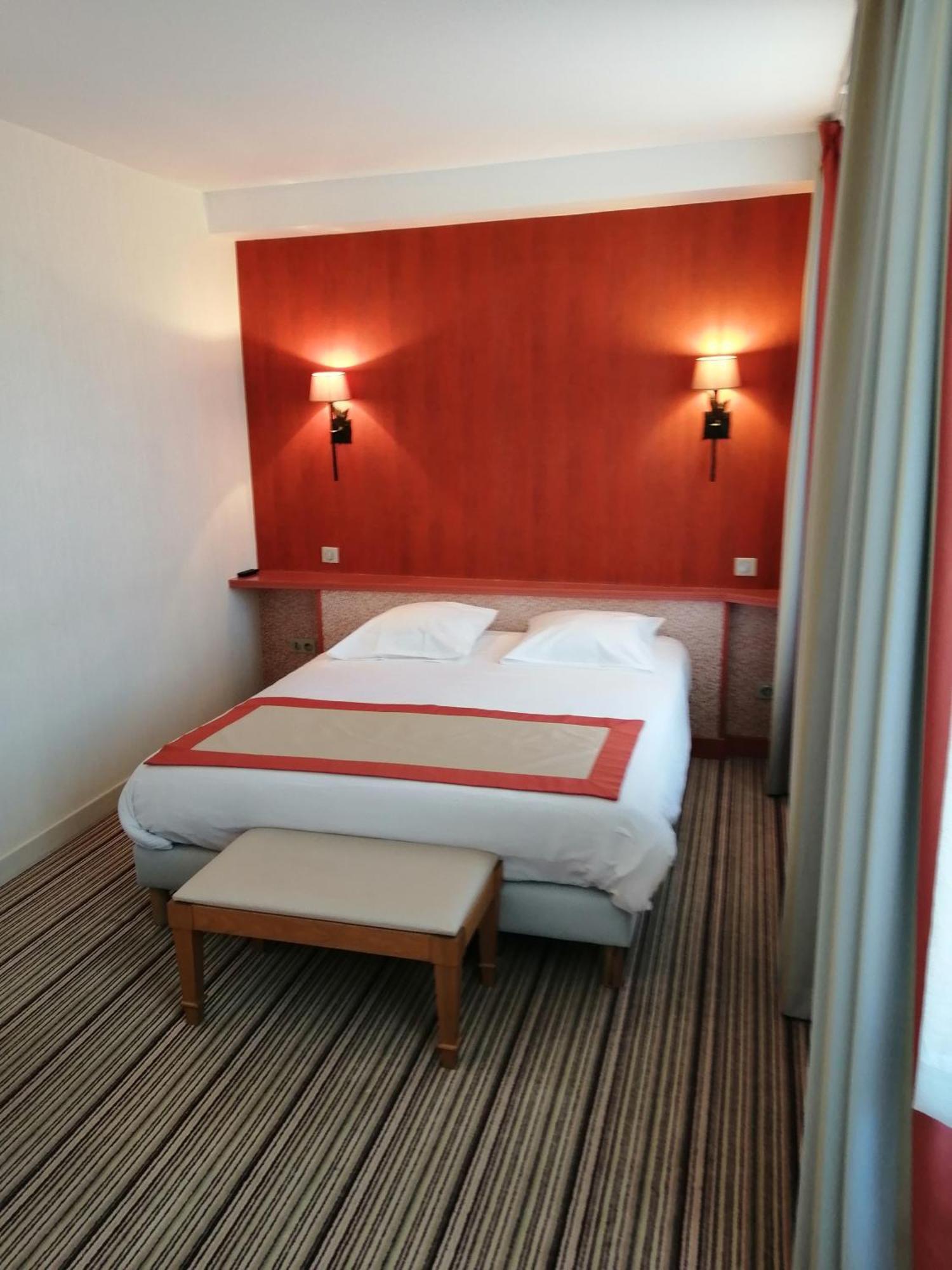 Hotel Les Fleurs Pontaubert Екстер'єр фото