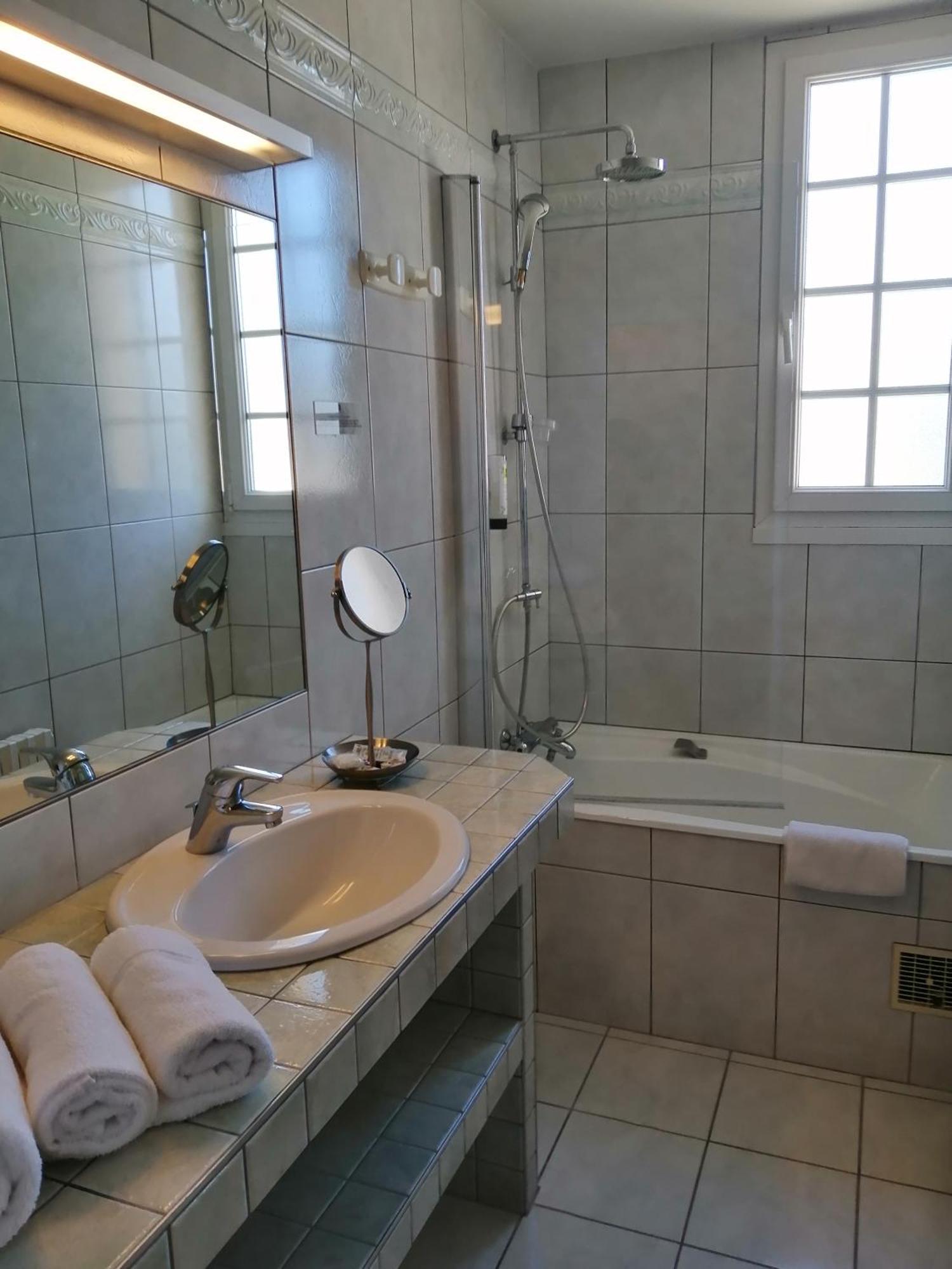 Hotel Les Fleurs Pontaubert Екстер'єр фото