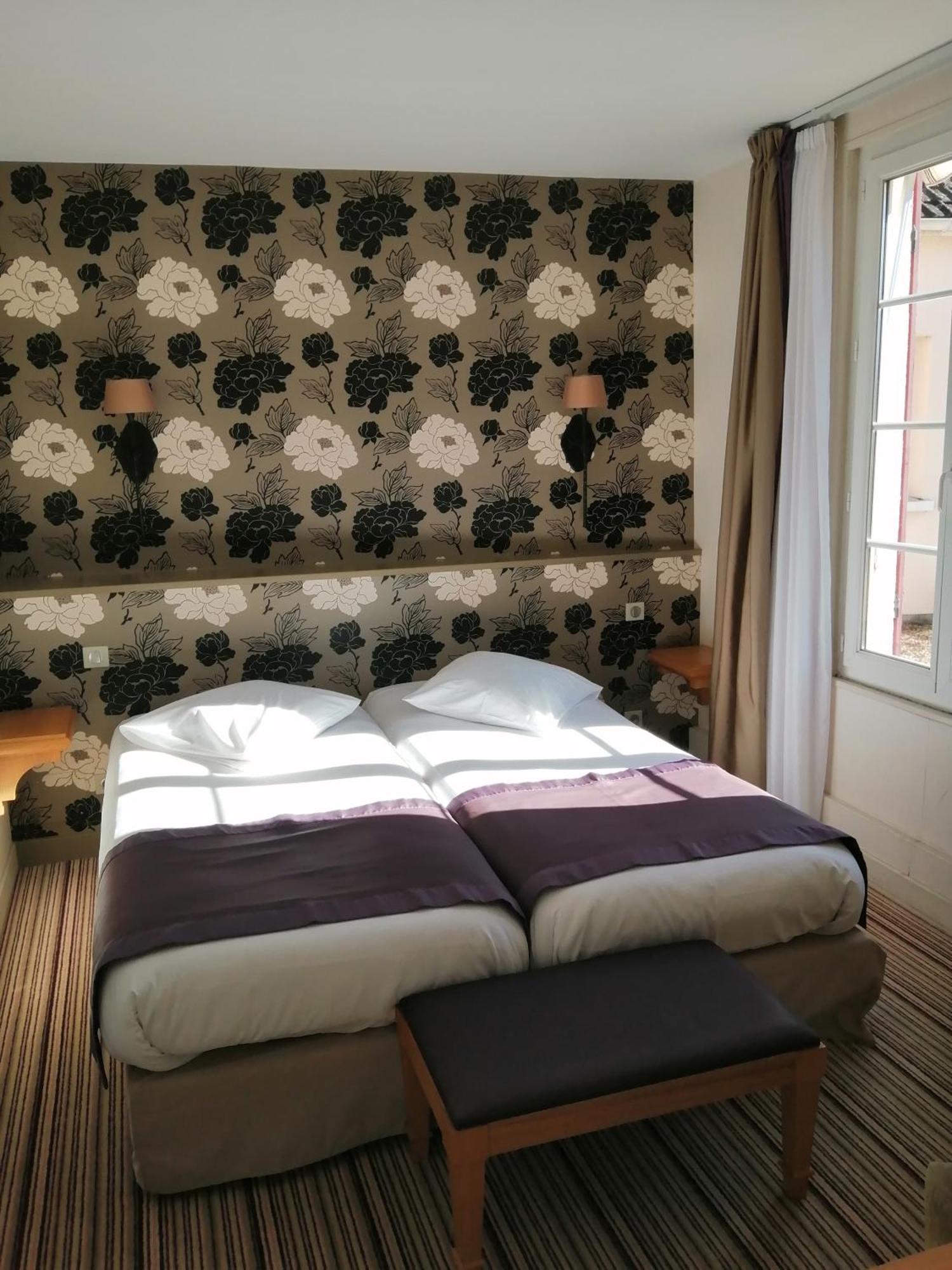 Hotel Les Fleurs Pontaubert Екстер'єр фото