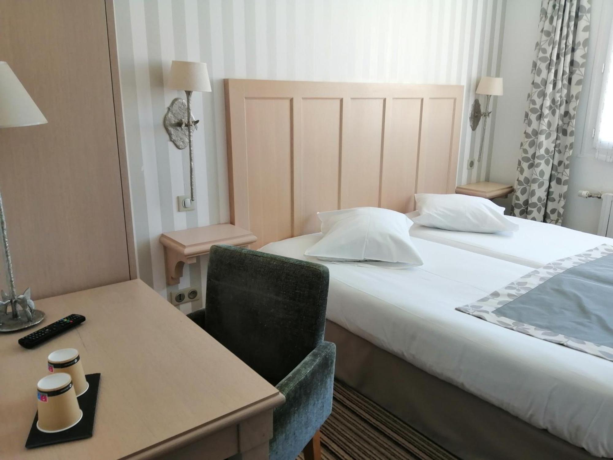 Hotel Les Fleurs Pontaubert Екстер'єр фото
