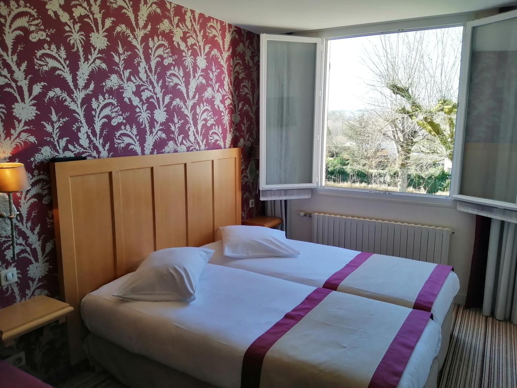 Hotel Les Fleurs Pontaubert Екстер'єр фото